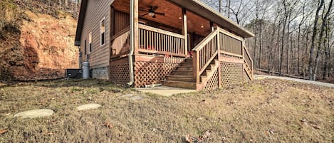 Waverly Vacation Rental | 2BR | 1BA | Stairs Required | 1,000 Sq Ft