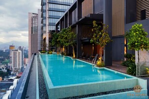 Infinity pool
