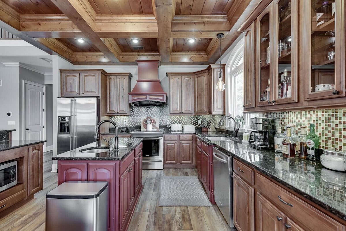 “New Rental” Luxury Home on Private Peninsula