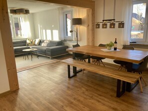 Essbereich mit Wohnlandschaft
