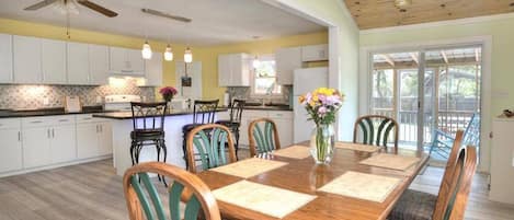 Open floor plan kitchen and dining area