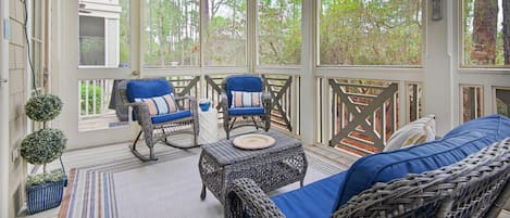 Mockingbird Nest back patio