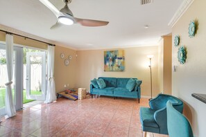 Living Room | Free WiFi | Smart TV | Patio Access