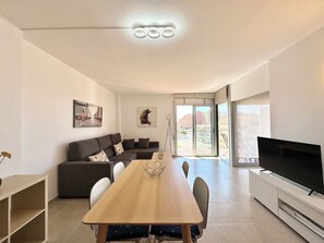 Living room-dining room (2)