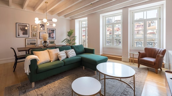 Spacious and ample living area, beautifully decorated with high quality furniture, that give out a charming yet cozy feel #stunning #breathtaking #lovelystay #aibnbporto