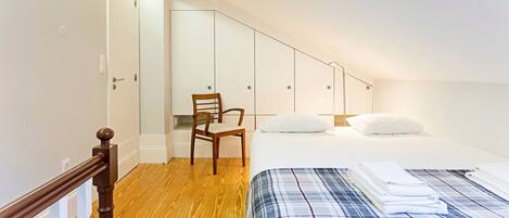 Cozy main area with a double bed and closet space #lovely