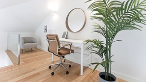 Lovely office space, where you can relax and do some work while being the most comfortable #stunning #comfortable