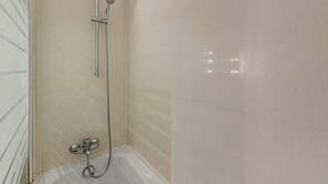 Shower/ bathtub