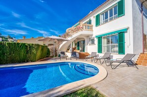 Haus am Meer mit Ausblick und Pool in Alcudia