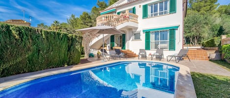 House with private pool and by the sea in Alcudia