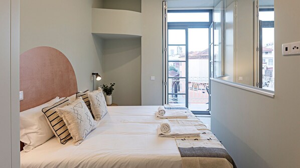 Beautifully decorated bedroom with a cozy double bed and clean linen #cozy #lovelystay