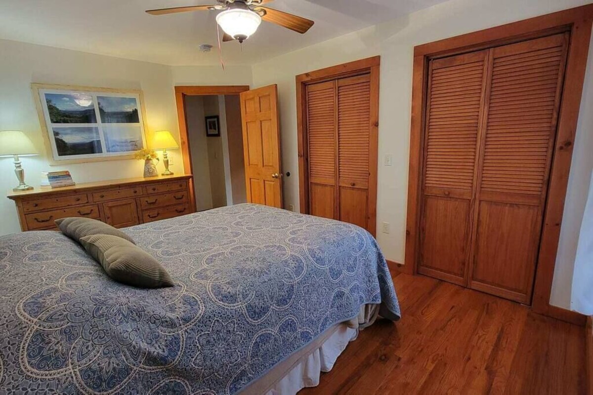 Honeymoon Cabin & Little Cabin Retreat