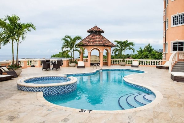 Pool with Hot Tub