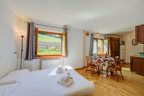 Living and dining room
