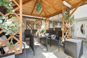 屋外ダイニングエリア