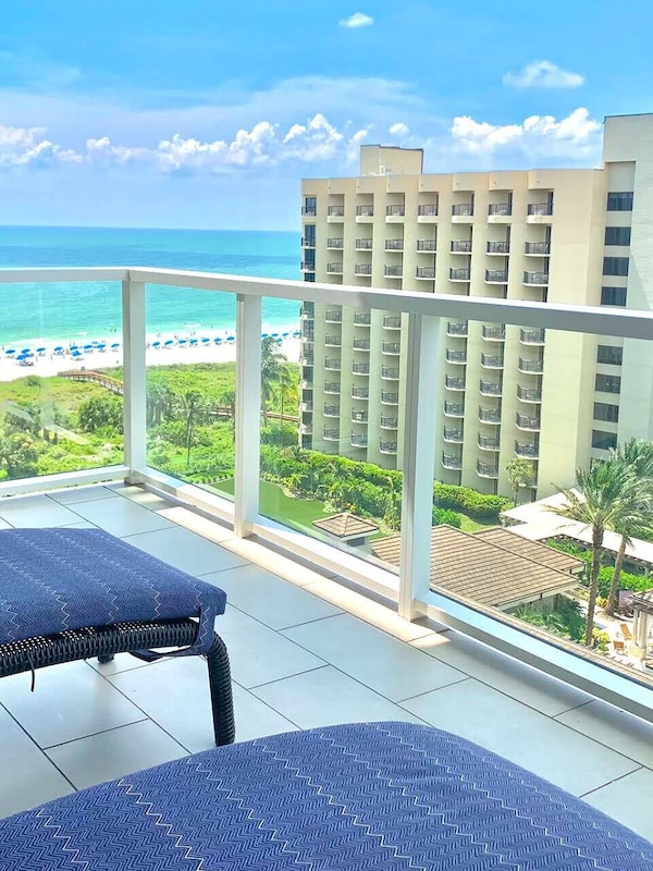 Island View Balcony (Floor Location Assigned At Check-in)