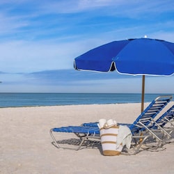 Beautiful white, sandy beaches with beach rentals for rent