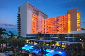 Come vacation at the Marriott's Crystal Shores!