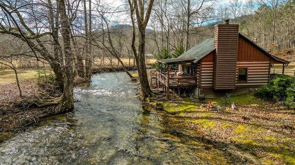Welcome To A Sweet Retreat On Little Fighting Town Creek 