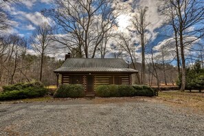 A Rustic Creek Front Getaway 