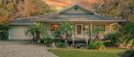 Welcome to the Quarry Cottage on Anastasia Island, the heart of St. Augustine!