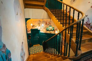 Cage d'escalier d'antan ...