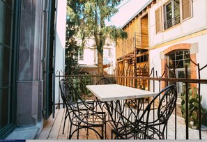 Splendide balcon au calme et dans un décor atypique ... envoûtant !