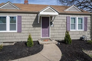 Self Check-in - Close to driveway