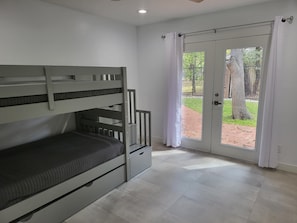 Bunk bed with w/ roll out trundle