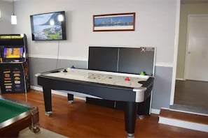 Air hockey table, game console