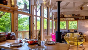 Dining area for 6 people - Open plan living room and kitchen - Large picture windows