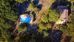 12x5m swimming pool - sun loungers and parasols - 2 hectares of grounds planted with trees - covered terrace with outdoor kitchen + garden furniture - 1 outdoor table - 1 private car park.