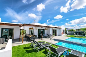 Villa Noches De Luna - Pool, Hot Tub  & Terrace