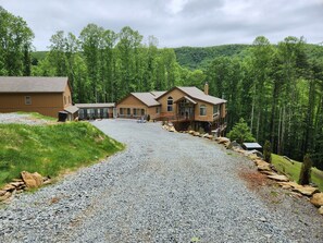 Exterior View of Apartment in the Mountains Boone
Private Entrance, 4 cars park