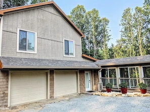 Exterior View of Apartment in the Mountains Boone
Private Entrance, 4 cars park