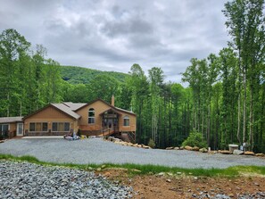 Exterior View of Apartment in the Mountains Boone
Private Entrance, 4 cars park