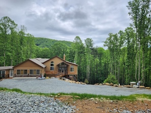 Exterior View of Apartment in the Mountains Boone
Private Entrance, 4 cars park