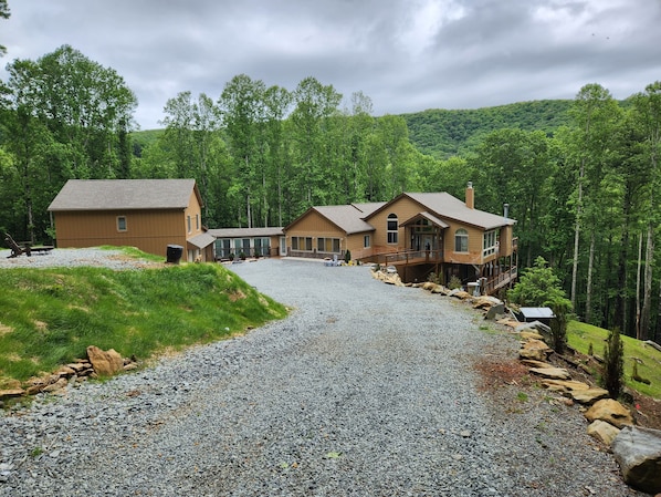 Exterior View of Apartment in the Mountains Boone
Private Entrance, 4 cars park