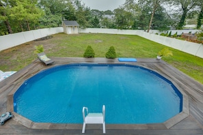 Outdoor Pool (Seasonal) | 2,900 Sq Ft