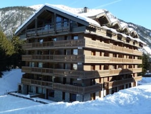 Ski in/out two bedroom apartment with balcony