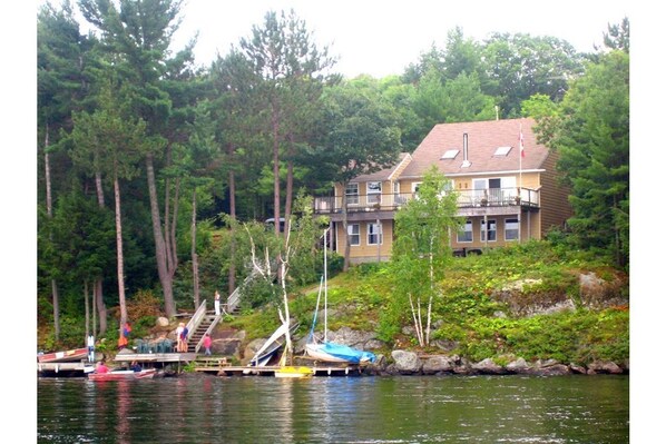 The Nagy family cottage - Six bedrooms and loads of fun. 