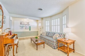 Livingroom with  an additional 8' dining table!