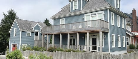 Blue Lantern Cottage