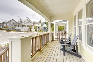 The porch has peaceful Farm District views