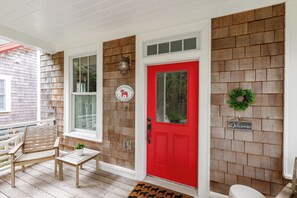 Havsstuga covered porch