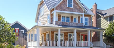 Welcome to Sea to Shining Sea with Carriage House