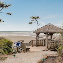 Pacific Glen Beach Entrance
