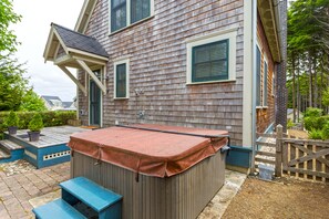 Private hot tub