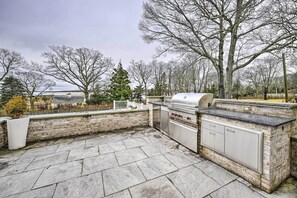 Outdoor Grilling Area | Walk to Beaches | Kayaks Available