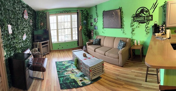 More than Dinos.. Gorgeous  Living Room Hardwood Floors, large Fridge, Pullout sofa, Full Kitchenette.. etc